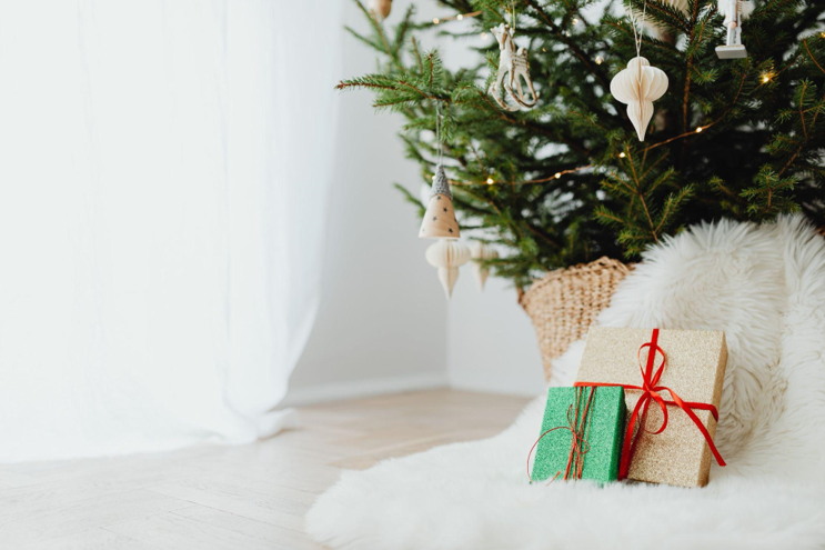 How to Make a DIY Tree Skirt for the Holidays 